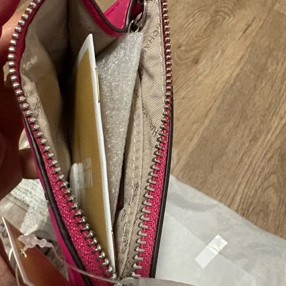 Michael Kors Fuchsia Card Holder NWT - Picture 4 of 4